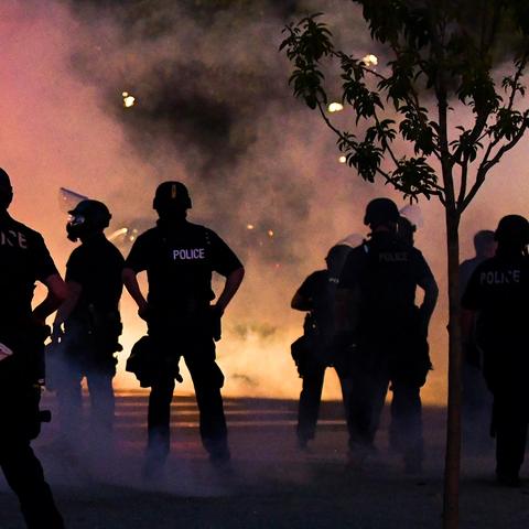 红色警戒外挂，游戏公平性的破坏者还是创新的催化剂？